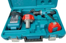 = Boormachine Makita met 2 batterijen =47366