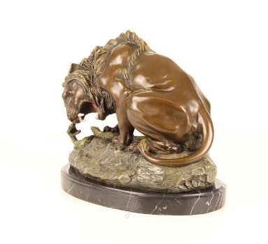 leeuw verplettert een slang , brons beeld , leeuw - 1