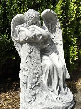 wakende engel , grafbeeld , tuinbeeld - 4