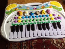 Kinderpiano keyboard / piano - volop geluid - van dieren - div. soorten muziek enz 