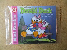 adv6702 donald duck mini 6 in seal