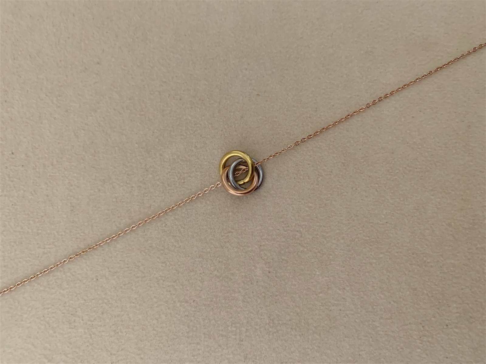 Rose gouden trinity ketting met 3 kleuren ringetjes verguld - nr. 1