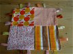 labeldoek / knuffeldoek / tutteldoek XL thema; Geel & Oranje appeltjes - 0 - Thumbnail