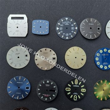 = 25 Horloge wijzerplaatjes = 47700 - 1