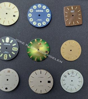 = 25 Horloge wijzerplaatjes = 47700 - 3