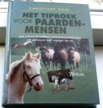 Het tipboek voor paardenmensen.Gohl. ISBN 9052103461. - 0