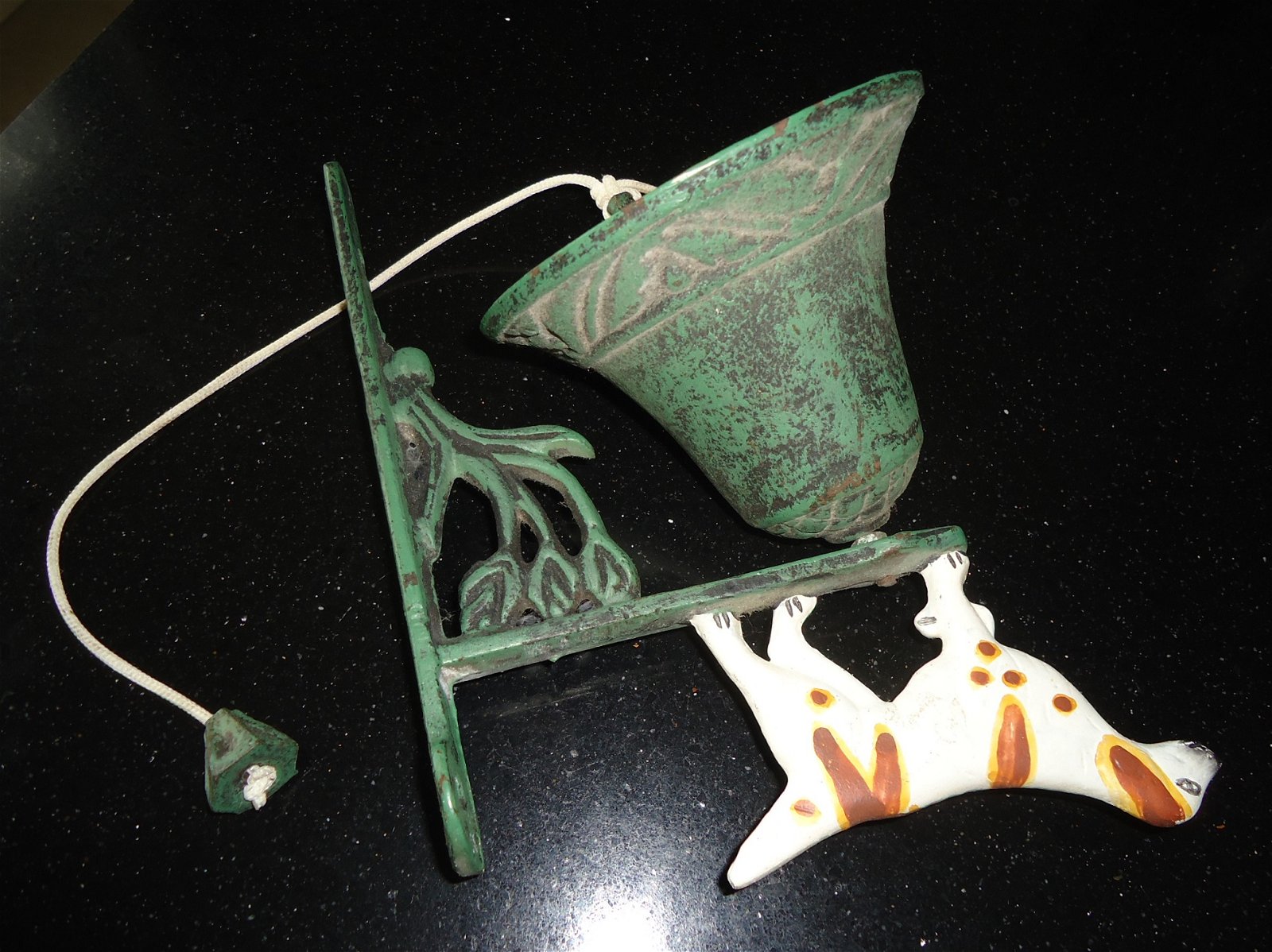 Te koop gietijzeren bel + houder met afbeelding van hond. - Afbeelding 7