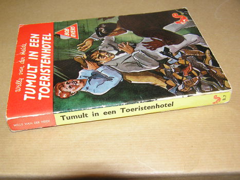 Tumult in een Toeristenhotel - Willy van der Heide - 2