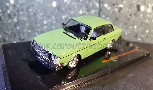 Volvo custom 242 groen 1980 1:43 Ixo V712 - 1