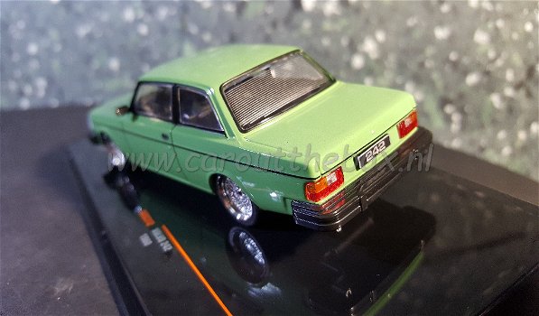 Volvo custom 242 groen 1980 1:43 Ixo V712 - 2