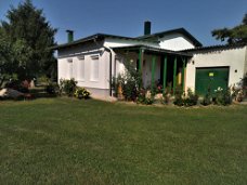 Kisfalud, Hongarije: Land van meer dan 1 hectare met huis