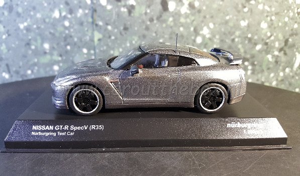 Nissan GT-R SpecV (R35) grijs 1:43 Kyosho - 0