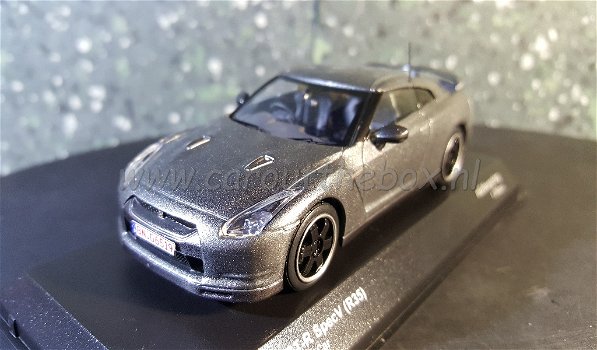 Nissan GT-R SpecV (R35) grijs 1:43 Kyosho - 1