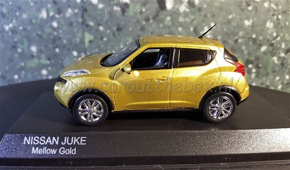 Nissan Juke mellow gold 1:43 Kyosho - 0