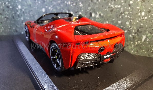 Ferrari SF90 Spyder rood 1:18 Bburago - 3