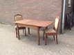 Eetkamerset - tafel + 4 beklede stoelen - 95 jaar oud - europees eiken - 1 - Thumbnail