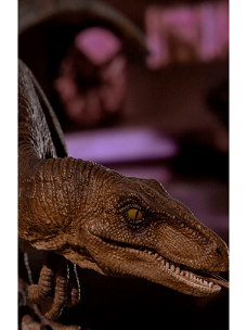 Iron Studios Jurassic Park crouching  Velociraptor