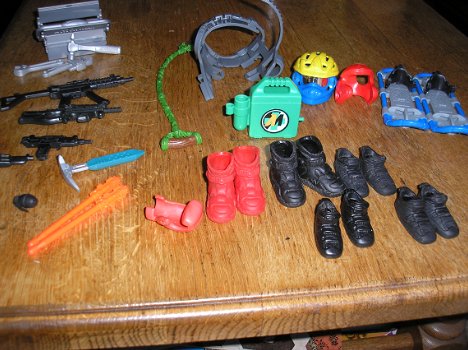 Action man - poppen - kleren - diverse onderdelen - 16.50 - 2