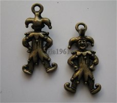 bedel/charm  op is op: harlekijntje brons - 25 x 12 mm