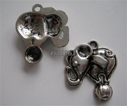 bedel/charm op = op : olifant op bal - 20x21 mm - 0