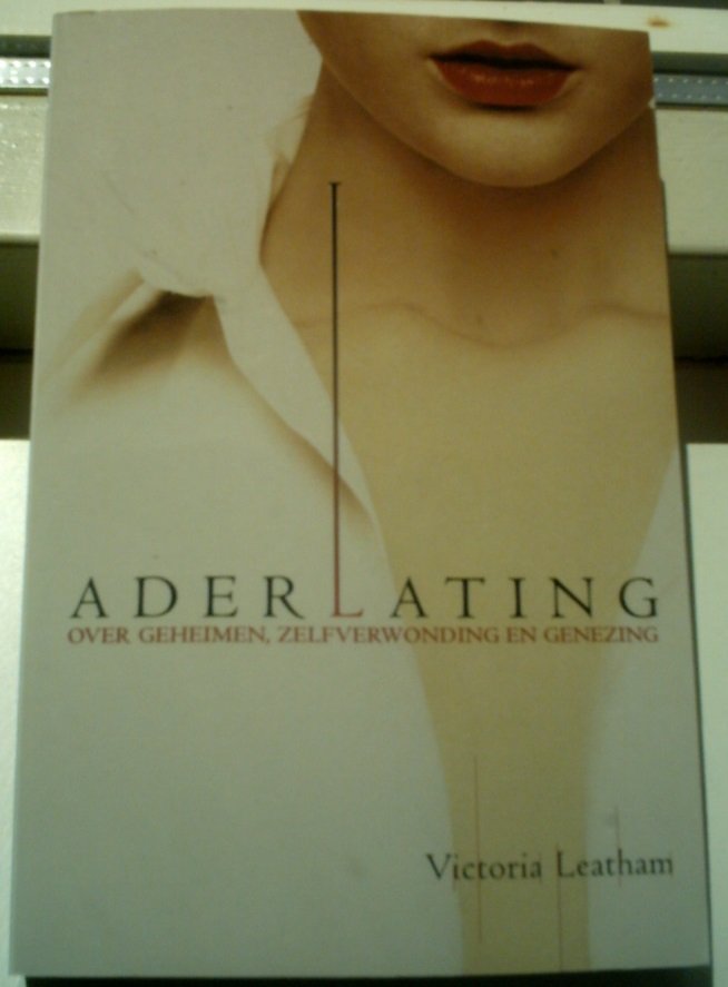 Aderlating. Victoria Leatham. ISBN 9022541363. - nr. 1