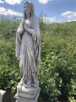Heilige Maria , tuinbeeld - 1
