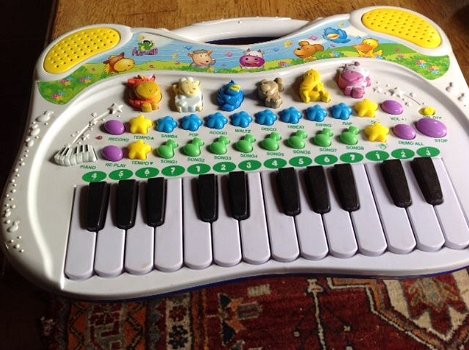 Kinderpiano keyboard / piano - volop geluid - van dieren - div. soorten muziek enz - i.p.st. 8,25 - 0