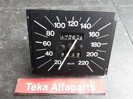 Alfa 75 Snelheidsmeter Kilometerteller Tachometer 60740998 Used - 0