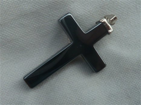 Hanger kruis hematiet met Jezus - 2