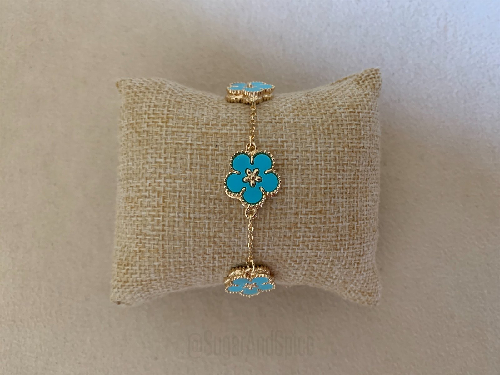 Blauw met gouden klaver bedel armband turquoise bloem ibiza - Afbeelding 2
