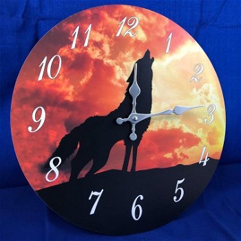 wandklok , met wolf afbeeelding , Klok - 2