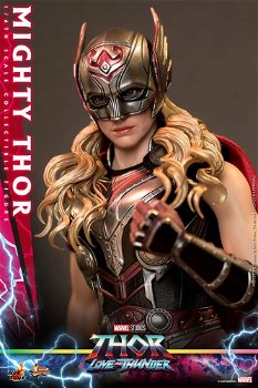 Hot Toys Thor Love And Thunder Mighty Thor Figure MMS663 - 5