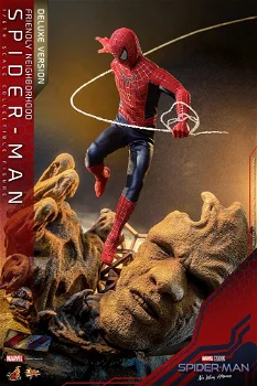 Hot Toys Spider-Man No Way Home Friendly Neighborhood Figure Deluxe MMS662 - 3