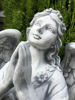 tuinbeeld van een engel , biddende engel - 3