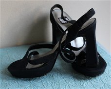 Zwarte opengewerkte sandalen met hak - maat  37/38