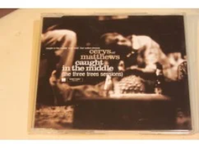 215u - cd single - cerys matthews - caught in the middle - 3 nrs - nr. 1