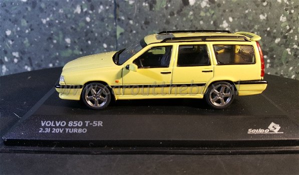 Volvo 850 T5R geel 1:43 Solido - 0