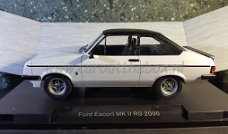 Ford Escort MKII RS 2000 wit 1:18 MCG
