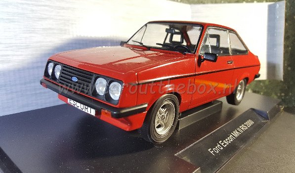 Ford Escort MKII RS 2000 rood 1:18 MCG - 1