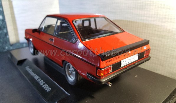Ford Escort MKII RS 2000 rood 1:18 MCG - 2