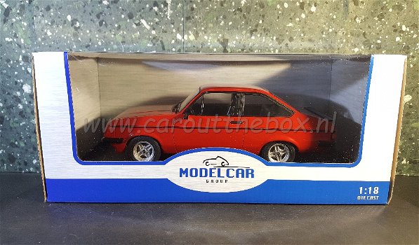 Ford Escort MKII RS 2000 rood 1:18 MCG - 3
