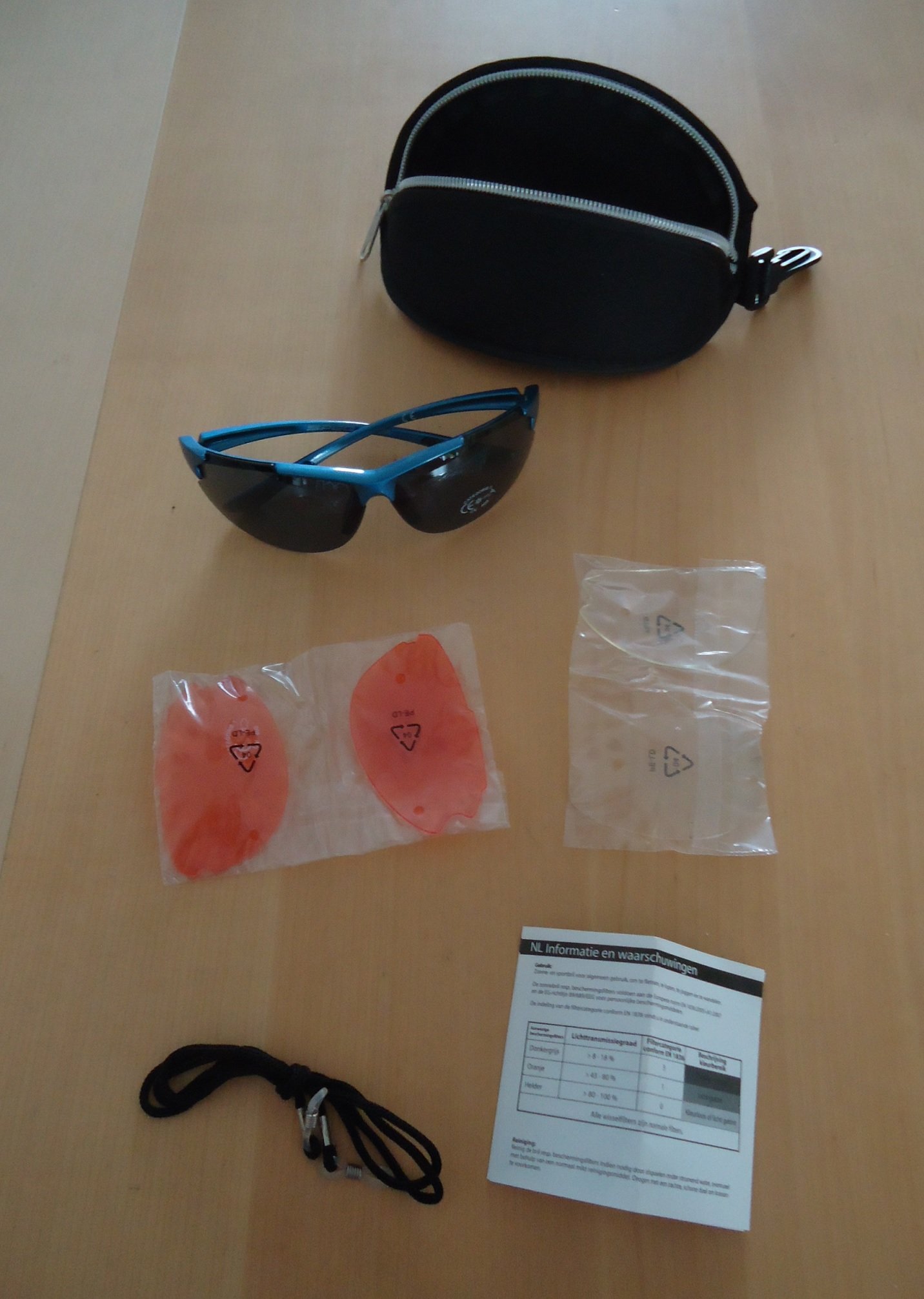 Te koop nieuwe sportzonnebril met reserve glazen (+ etui). - nr. 1