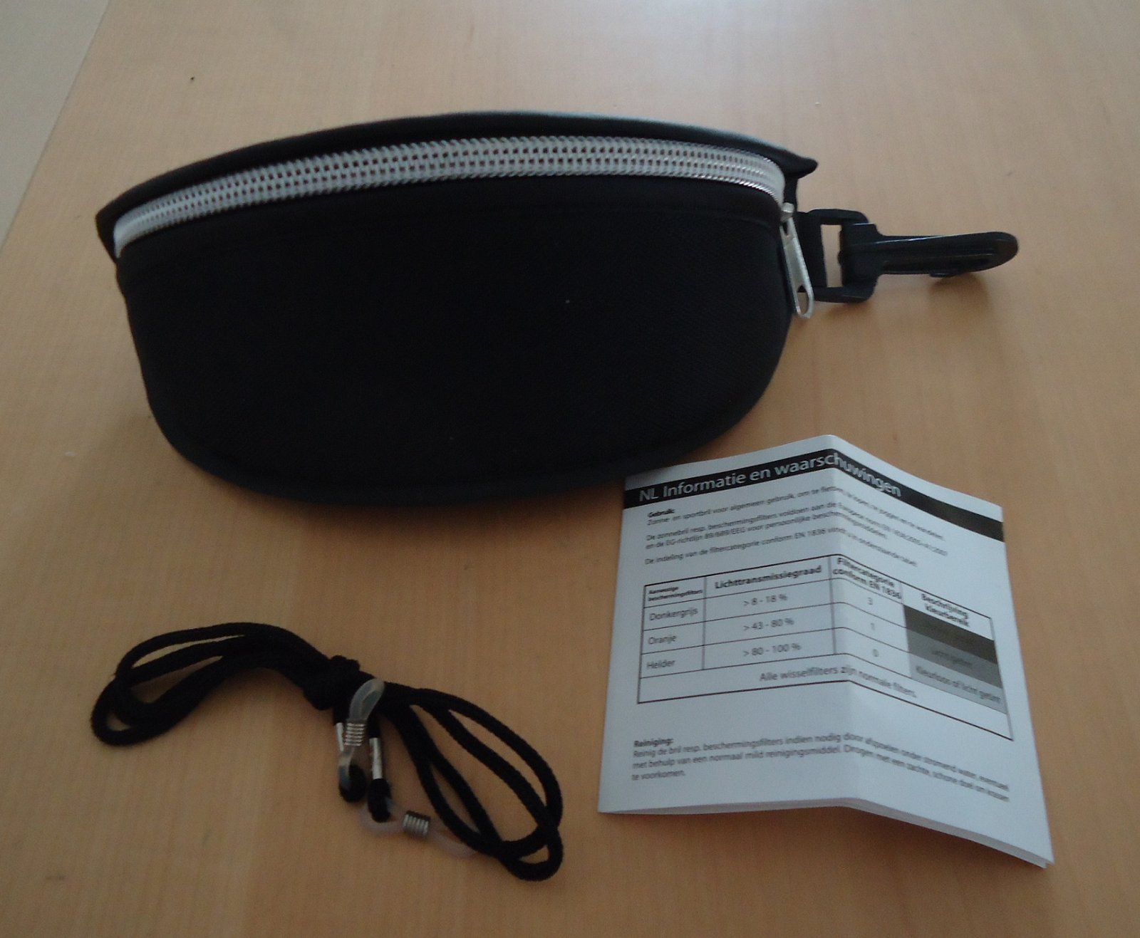 Te koop nieuwe sportzonnebril met reserve glazen (+ etui). - Afbeelding 4