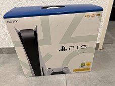 PS5, 2 controllers, 4 games, oplaadstation, resterende garantie, console