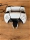 PS5, 2 controllers, 4 games, oplaadstation, resterende garantie, console - 6 - Thumbnail
