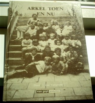 Arkel toen en nu. C. van Verseveld. ISBN 9053270574. - 0