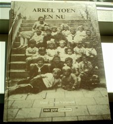 Arkel toen en nu. C. van Verseveld. ISBN 9053270574.