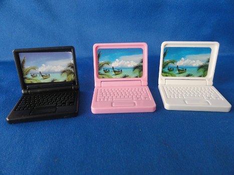Poppenhuis 1:12 laptopje van kunststof kleur zwart of wit of roze - 0