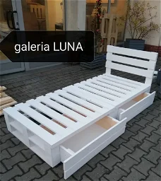 Łóżko drewniane z szufladami 