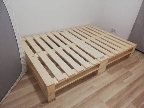 Łóżko drewniane - 0